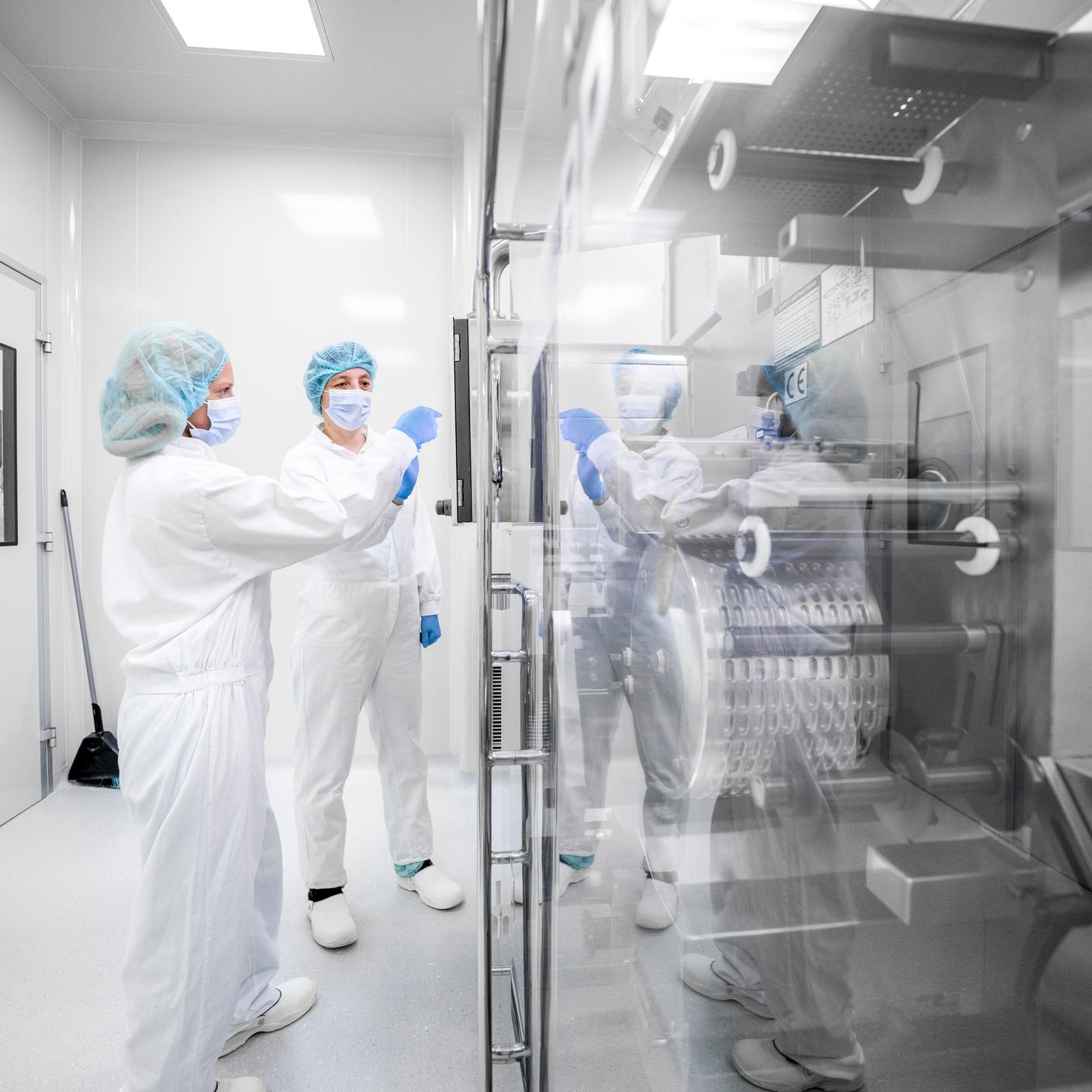Ropa seguridad para los trabajadores de un laboratorio farmacéutico