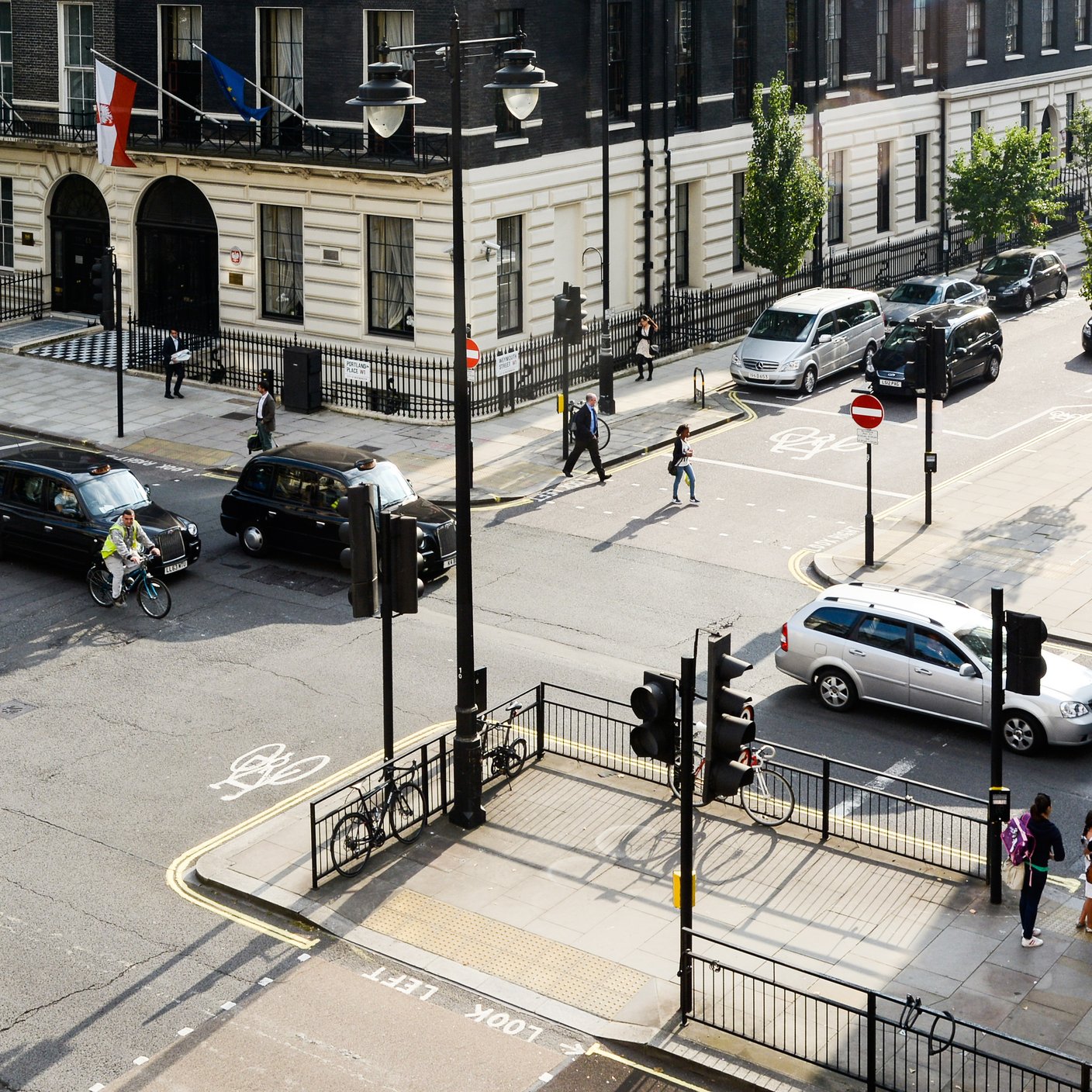 Cross road traffic